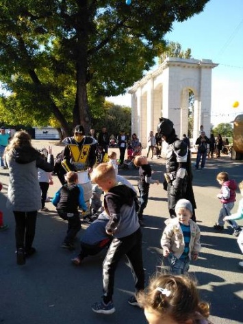 В центральном парке Одессы провели бесплатные экскурсии для военнослужащих и их семей