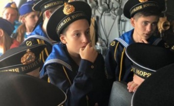 При содействии Бориса Филатова 30 курсантов флотилии впервые отправились в бесплатное учебное путешествие в Одессу