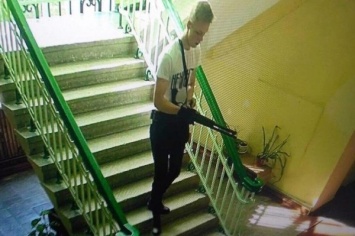 Стрельба в колледже Керчи: опубликовано видео, как Росляков покупает патроны