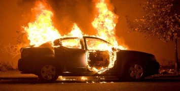 В Киеве горят машины