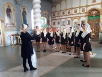 В Мелитополе учили петь церковные песни на конференции