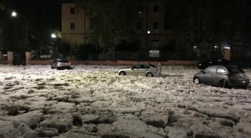 Большая часть Рима оказалась скованной потоками воды и льда