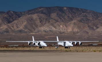 Самолет Stratolaunch вскоре будет завершен