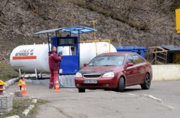 Почему бензин дешевеет, а сжиженный газ дорожает