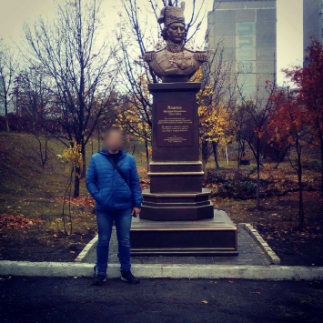 «Палач, каратель и прихвостень»: в Алчевске появился очередной странный памятник (фото)
