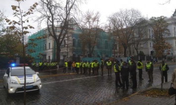 Под Кабмином и Администрацией Президента собрался митинг против подорожания газа (фото)