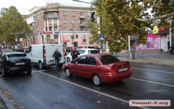 Из-за аварии на перекрестке Центрального проспекта с улицей Декабристов образовалась большая автомобильная пробка