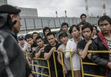 Ходили и просили еду: в Глевахе мужчина незаконно удерживал и морил голодом 28 вьетнамцев