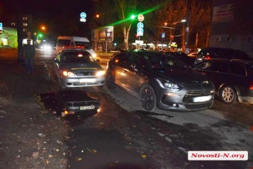 В центре Николаева столкнулись авто Службы охраны и «Ситроен»