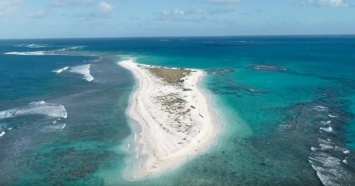 После урагана на Гавайах, под воду полностью ушел один из островов. Фото, видео