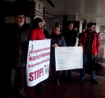 В Днепре прошел митинг против повышения цен на обучение в музшколах