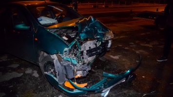 Лобовое столкновение на Мануйловском проспекте: пострадали два водителя