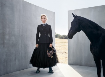 Новые кадры рекламной кампании Christian Dior Resort 2019 с Дженнифер Лоуренс