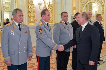 Путин потребовал от Росгвардии усилить контроль над оборотом оружия
