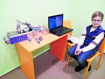 Школьник из Днепра разработал модель космического мусоросборщика для конкурса NASA