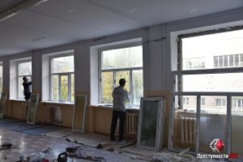 Деньги на супер-новые окна в школе №3 Николаева пять лет собирали с родителей