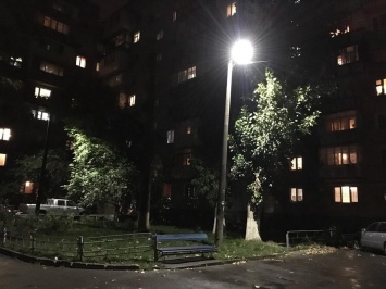 В Ильичевске заменили почти сто старых уличных фонарей
