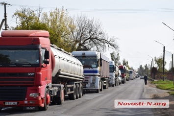 Трасса на Киев полностью заблокирована в районе Новой Одессы - медработники требуют зарплаты