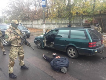 В Житомире трое местных жителей штамповали фальшивые документы стран ЕС. Фото