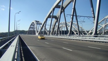 В Киеве перекрыли Дарницкий мост из-за съемок клипа