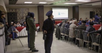 Российские силовики пришли с обыском на заседание "Крымской солидарности"