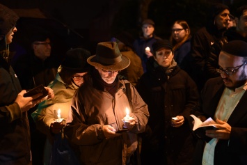 Стрелявшему в синагоге Питтсбурга грозит смертная казнь