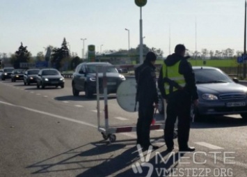 Закончится война, пешком пойду домой: В модульном городке Запорожья переселенцы мерзнут в железных коробках (Фото)