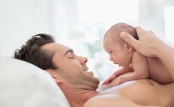 Папы смогут кормить новорожденных грудью с помощью «набора для грудного вскармливания»