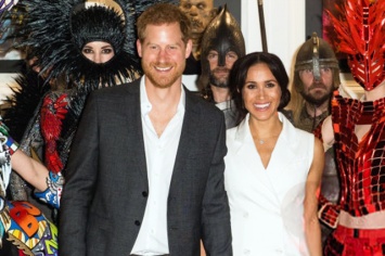 Принц Гарри и Меган Маркл встретились с рыцарями и орками в творческом центре Веллингтона