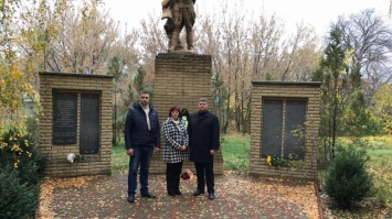 В День освобождения Украины от немецко-фашистских захватчиков оппозиционеры Полтавщины почтили память погибших героев
