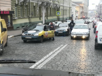 Происшествие в центре Харькова. Мужская дружба обернулась большими неприятностями для окружающих (фото)