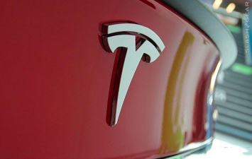 Tesla обновила автопилот для своих электромобилей