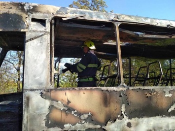 В Запорожье горел автобус, полный пассажиров