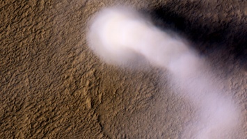 Перхлораты на Марсе связали с действием «пылевых дьяволов»
