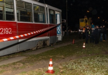 В Днепре трамвай насмерть переехал женщину и травмировал ребенка
