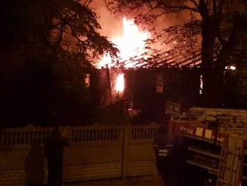 В Киеве сгорело СТО с хостелом на втором этаже здания
