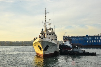 Новый украинский рекорд: львовянин потянул зубами шестисоттонное судно в Ильичевске