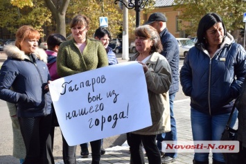 В Николаеве жители пригородных сел вышли с пикетом к областному управлению Нацполиции