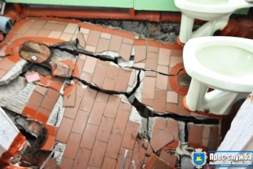 В Никополе временно закрыли детский сад из-за дыры в полу