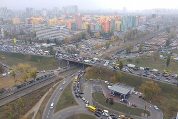 Левый берег замер в пробках