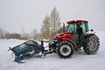 Челябинск скрылся под снегом: На дороги вышло более 50 единиц снегоуборочной техники
