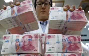 Китайский юань обвалился до десятилетнего минимума