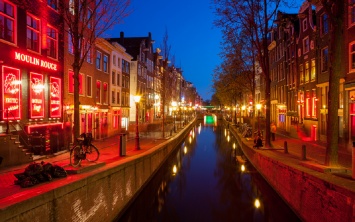 В Амстердаме хотят перенести "квартал Красных фонарей"