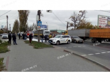 Из-за взорвавшего баллона в Мелитополе повреждены два автомобиля, - спасатели рассказали подробности ЧП (фото, видео)