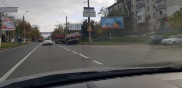 В Николаеве возле Варваровского моста у тягача оторвался полуприцеп