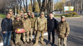Оппозиционеры Полтавщины поздравили личный состав воинской части Кременчуга с Днем ракетных войск и артиллерии