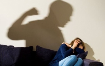 Домашние насилие в Херсоне: мужчину арестовала полиция за избиение беременной жены