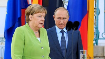 Комментарий: Почему Ангела Меркель уходит, а Владимир Путин остается