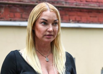 «Толкнула на разврат»: Волочкова стала «падшей женщиной» назло матери - соцсети