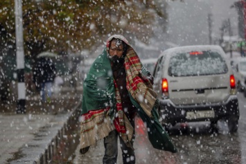 В Индии впервые за 10 лет выпал снег: в сети появились впечатляющие фото
